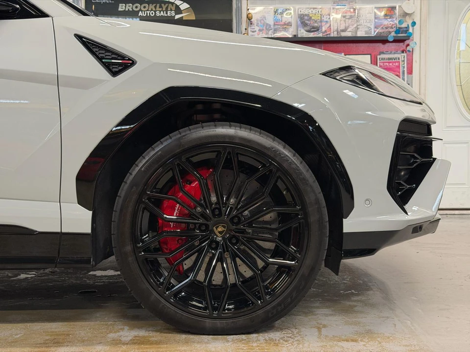 2026 Lamborghini Urus - Image 13 of 29