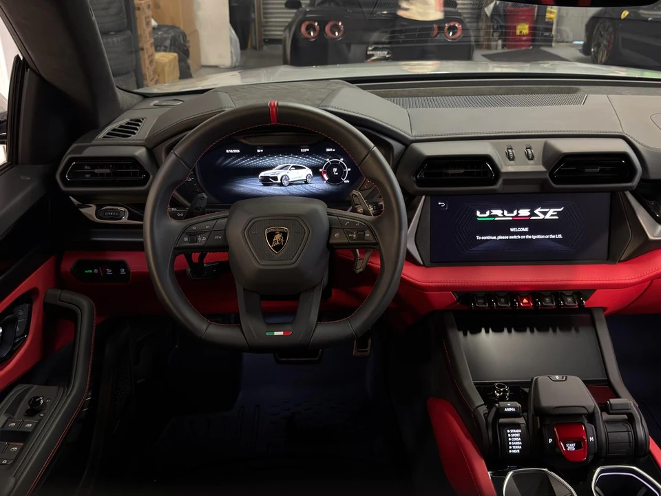 2026 Lamborghini Urus - Image 14 of 29
