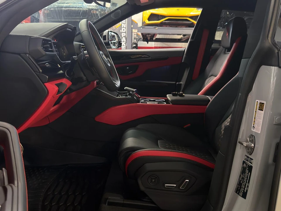 2026 Lamborghini Urus - Image 15 of 29