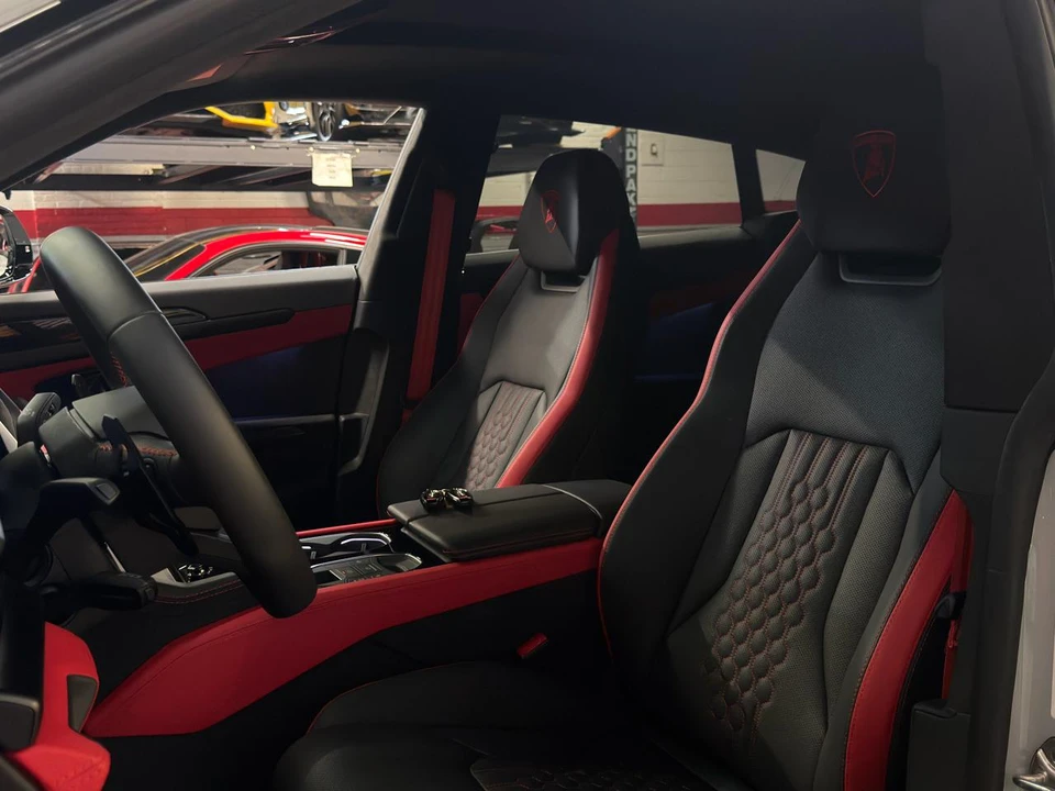 2026 Lamborghini Urus - Image 16 of 29
