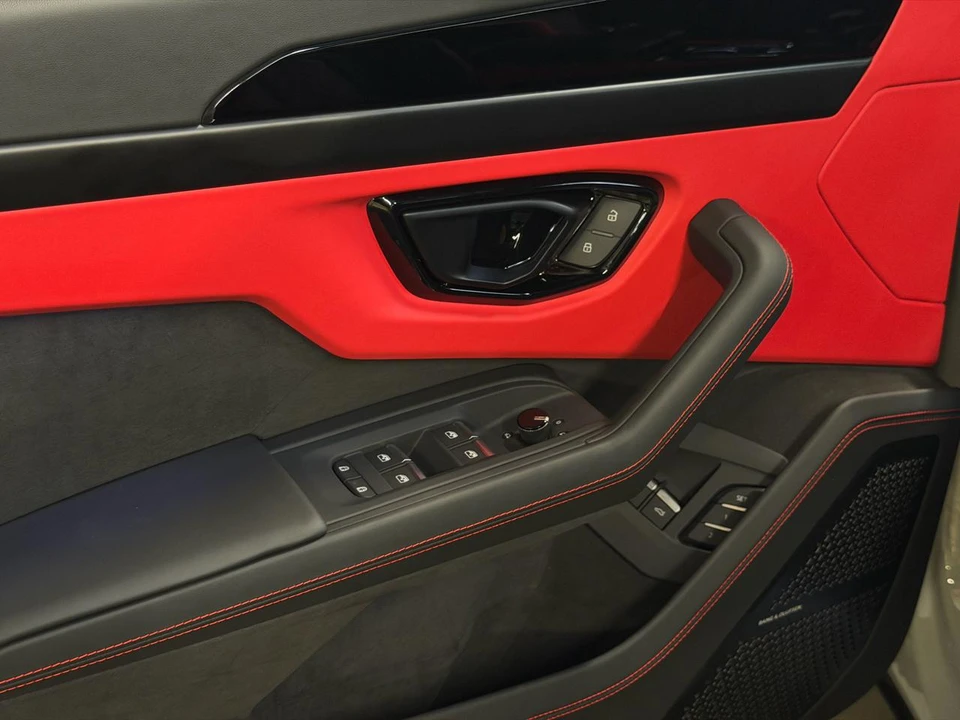2026 Lamborghini Urus - Image 17 of 29