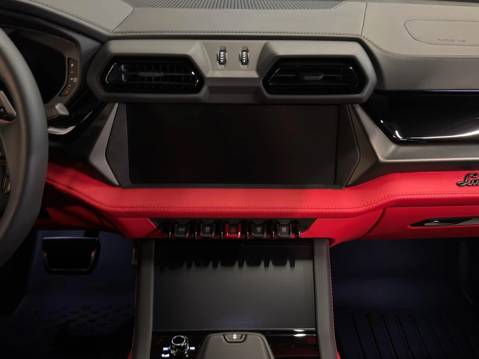 2026 Lamborghini Urus - Image 19 of 29