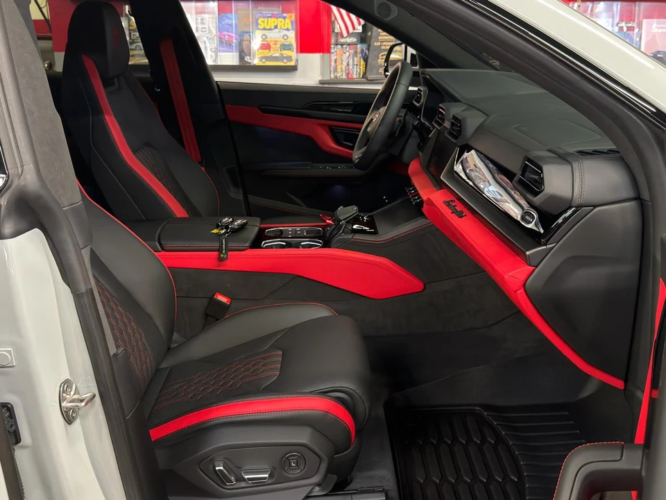2026 Lamborghini Urus - Image 22 of 29