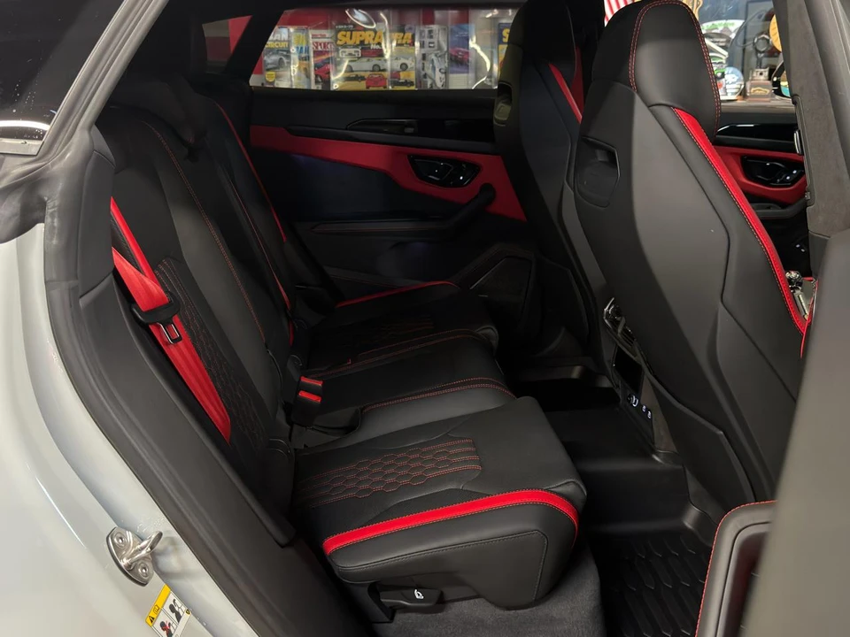 2026 Lamborghini Urus - Image 24 of 29