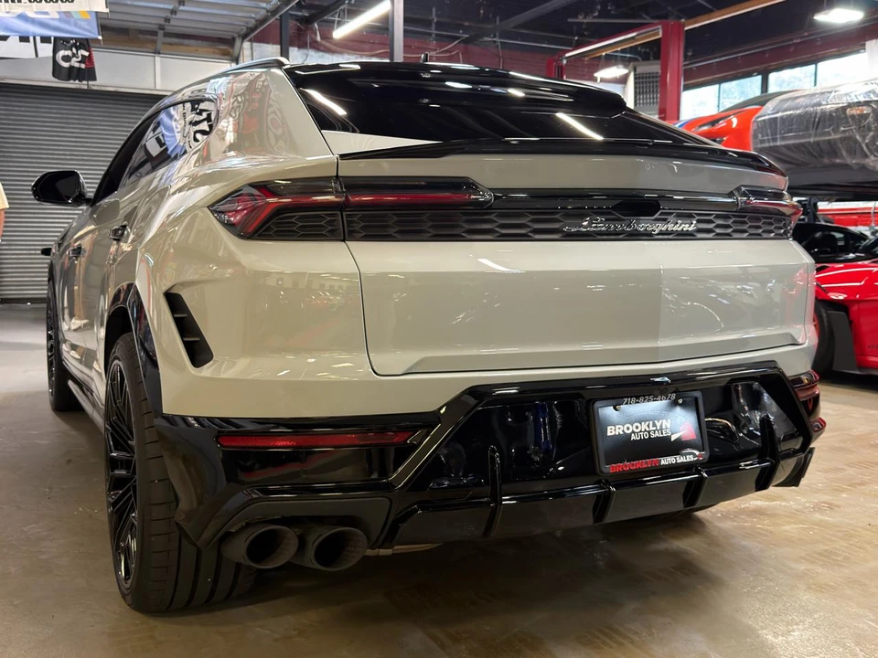 2026 Lamborghini Urus - Image 9 of 29