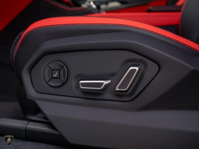 2026 Lamborghini Urus - Image 17 of 27
