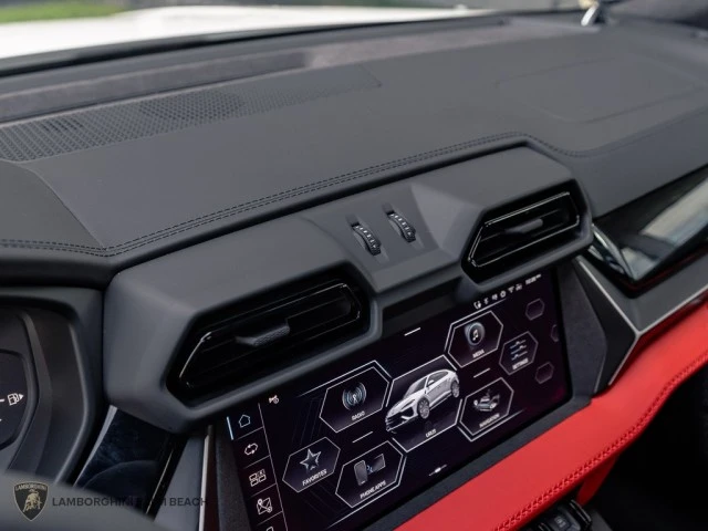 2026 Lamborghini Urus - Image 24 of 27