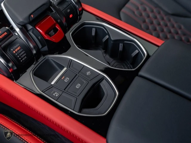 2026 Lamborghini Urus - Image 8 of 27