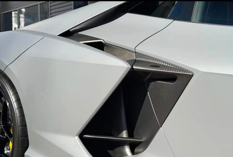 2026 Lamborghini Revuelto - Image 13 of 19