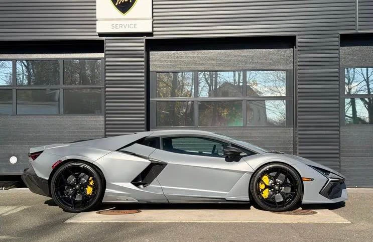2026 Lamborghini Revuelto - Image 5 of 19