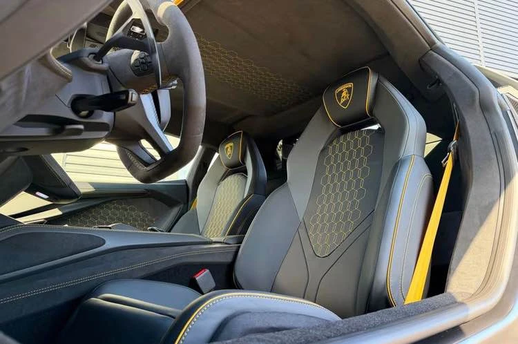 2026 Lamborghini Revuelto - Image 19 of 19