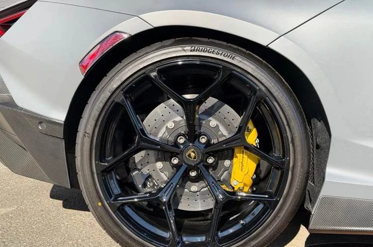 2026 Lamborghini Revuelto - Image 7 of 19