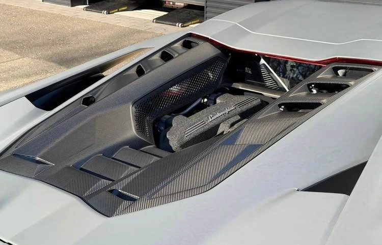 2026 Lamborghini Revuelto - Image 16 of 19