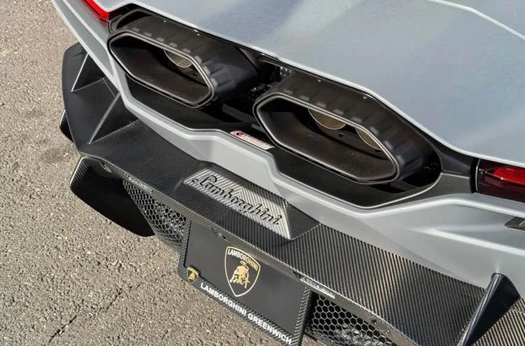 2026 Lamborghini Revuelto - Image 15 of 19
