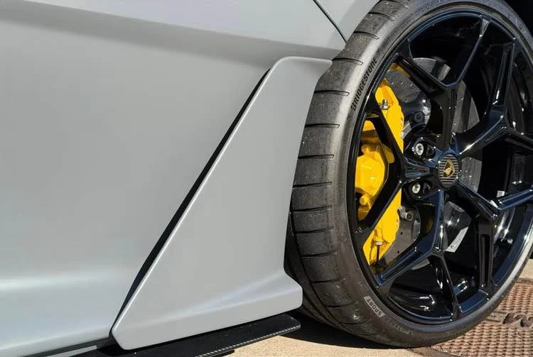 2026 Lamborghini Revuelto - Image 18 of 19