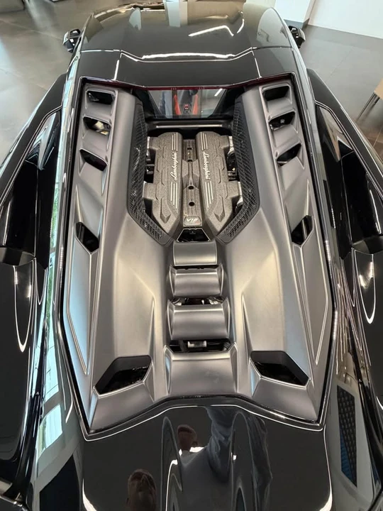 2026 Lamborghini Revuelto - Image 13 of 17