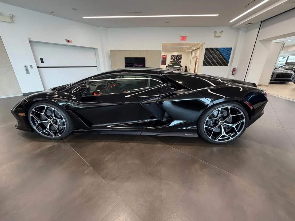 2026 Lamborghini Revuelto - Image 11 of 17