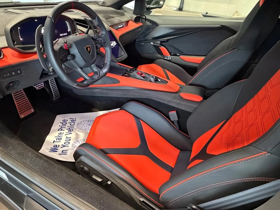 2026 Lamborghini Revuelto - Image 14 of 17