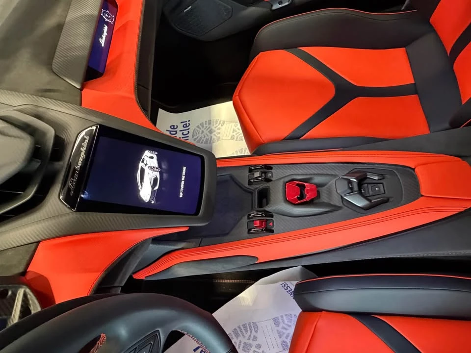 2026 Lamborghini Revuelto - Image 16 of 17