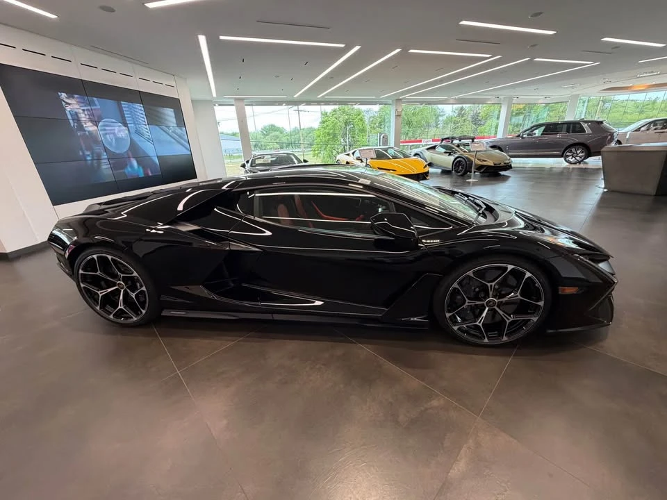 2026 Lamborghini Revuelto - Image 9 of 17