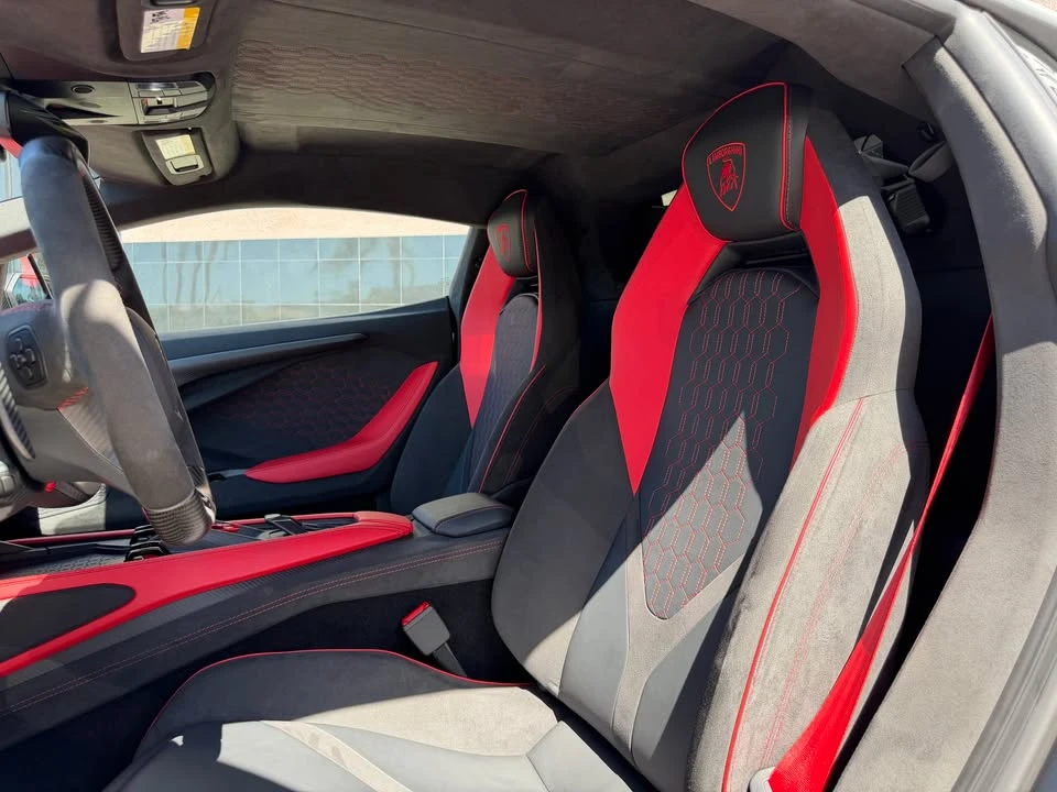 2026 Lamborghini Revuelto - Image 15 of 20
