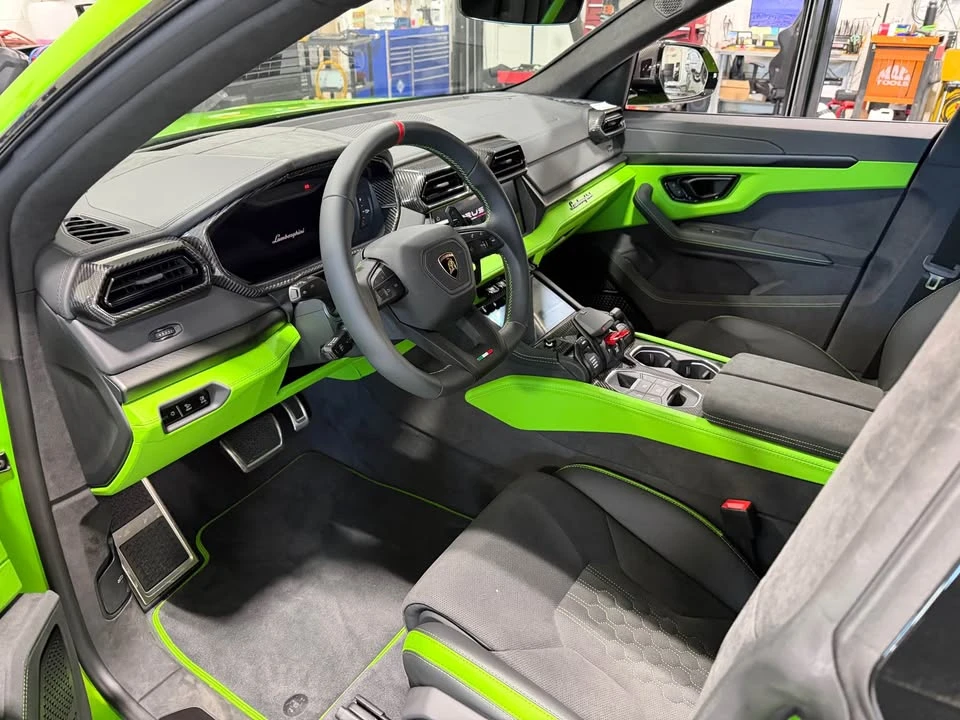 2026 Lamborghini Urus SE - Image 7 of 10