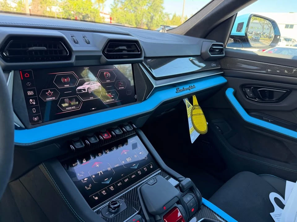 2026 Lamborghini Urus SE - Image 13 of 14