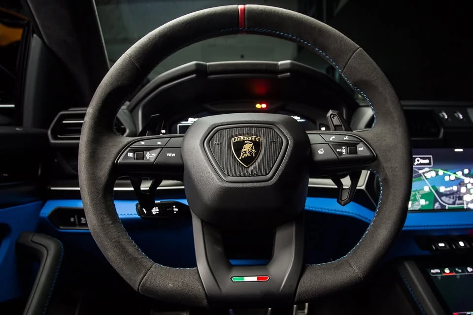 2026 Lamborghini Urus SE - Image 9 of 19