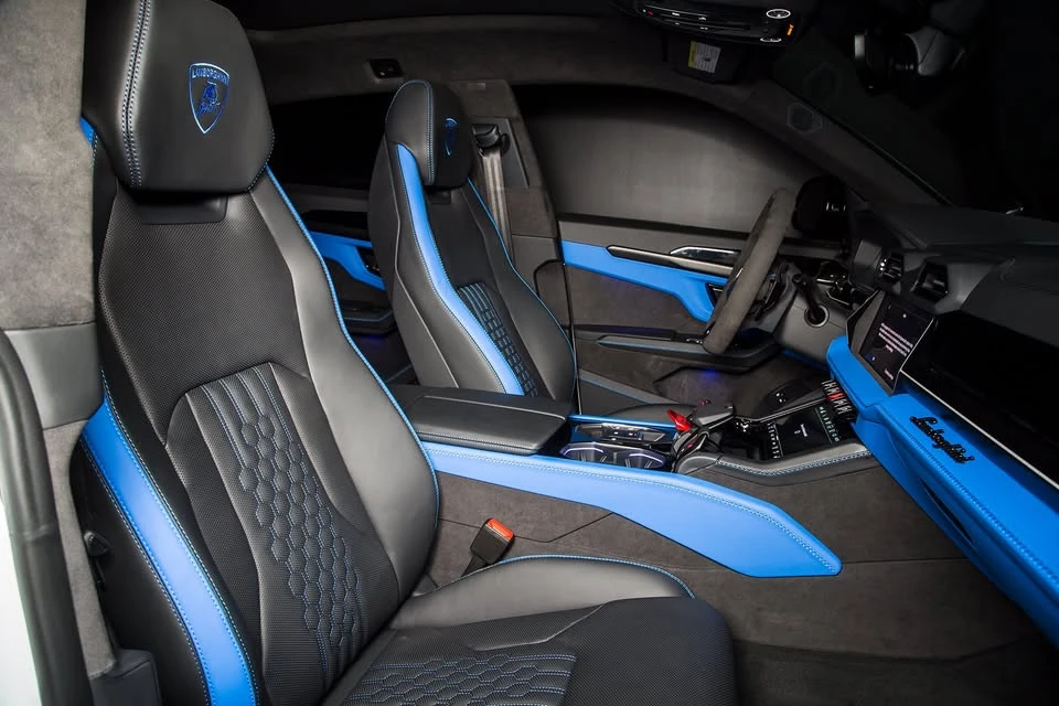 2026 Lamborghini Urus SE - Image 18 of 19
