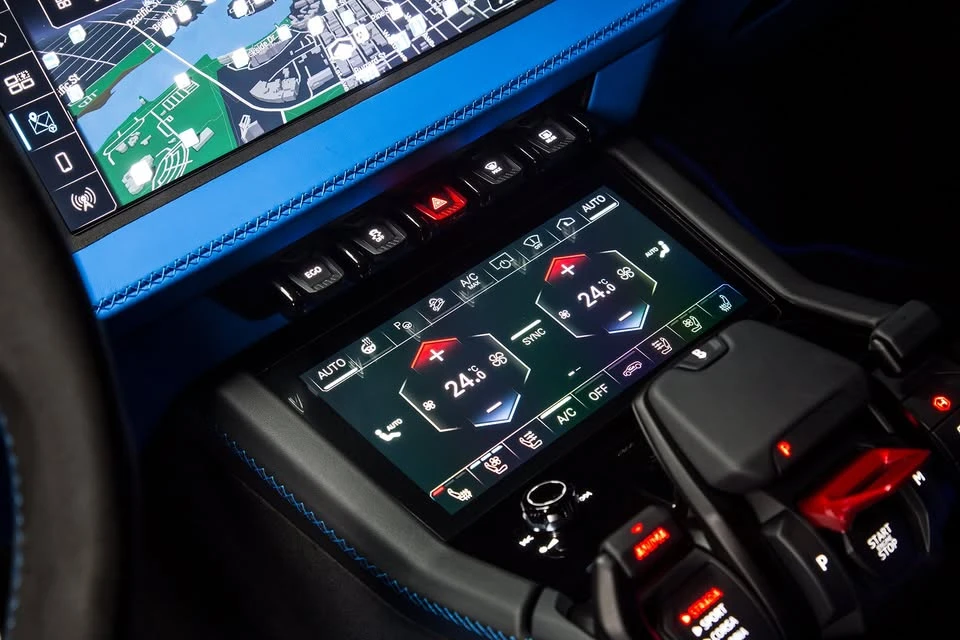 2026 Lamborghini Urus SE - Image 12 of 19