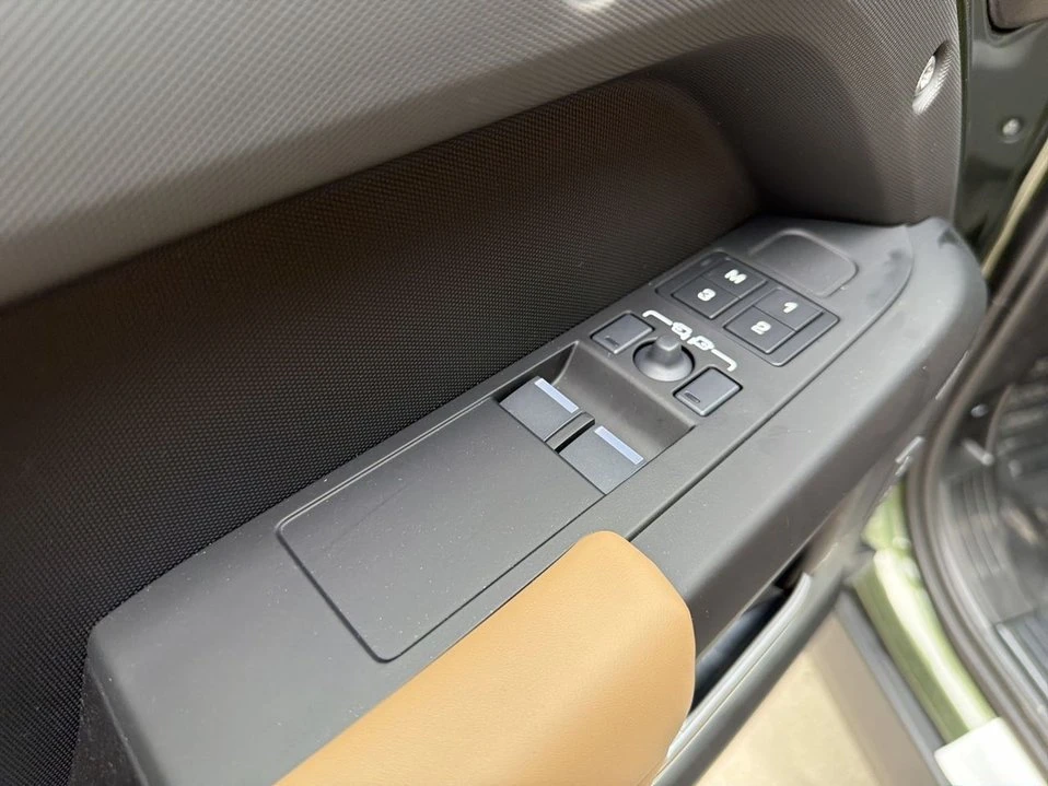 2026 Land Rover Defender - Image 8 of 19