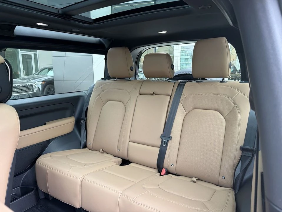 2026 Land Rover Defender - Image 18 of 19