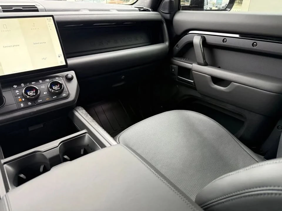 2026 Land Rover Defender Octa - Image 9 of 13