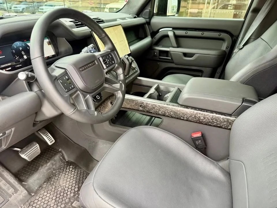 2026 Land Rover Defender Octa - Image 5 of 13