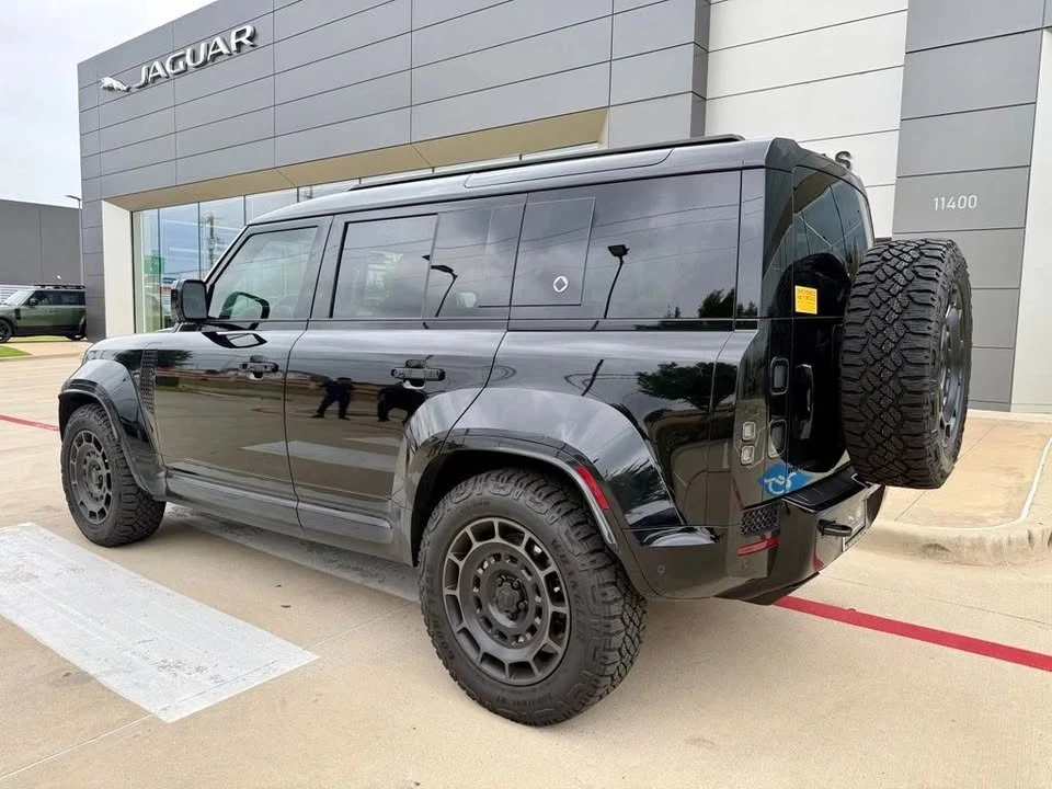 2026 Land Rover Defender Octa - Image 4 of 13