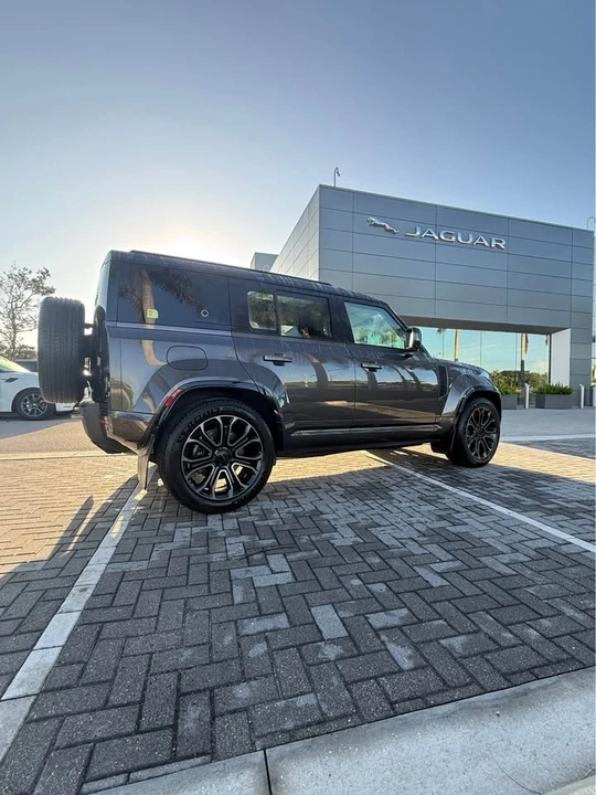 2026 Land Rover Defender Octa - Image 5 of 20