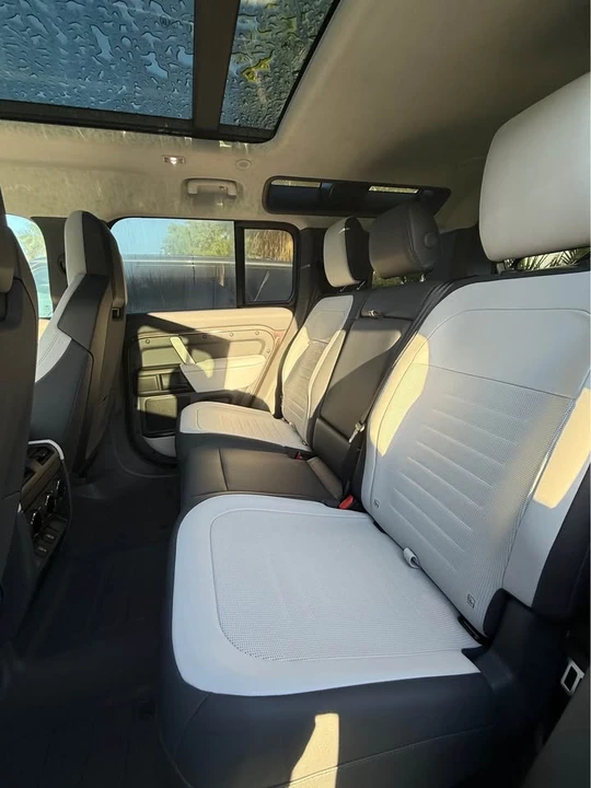 2026 Land Rover Defender Octa - Image 15 of 20