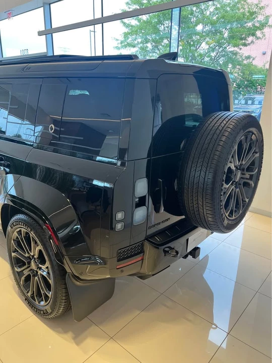 2026 Land Rover Defender Octa - Image 9 of 16
