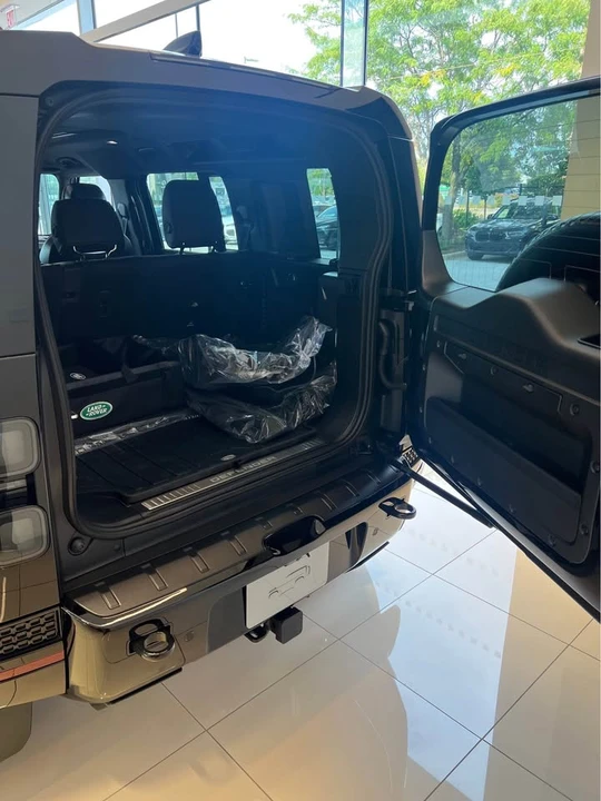 2026 Land Rover Defender Octa - Image 10 of 16