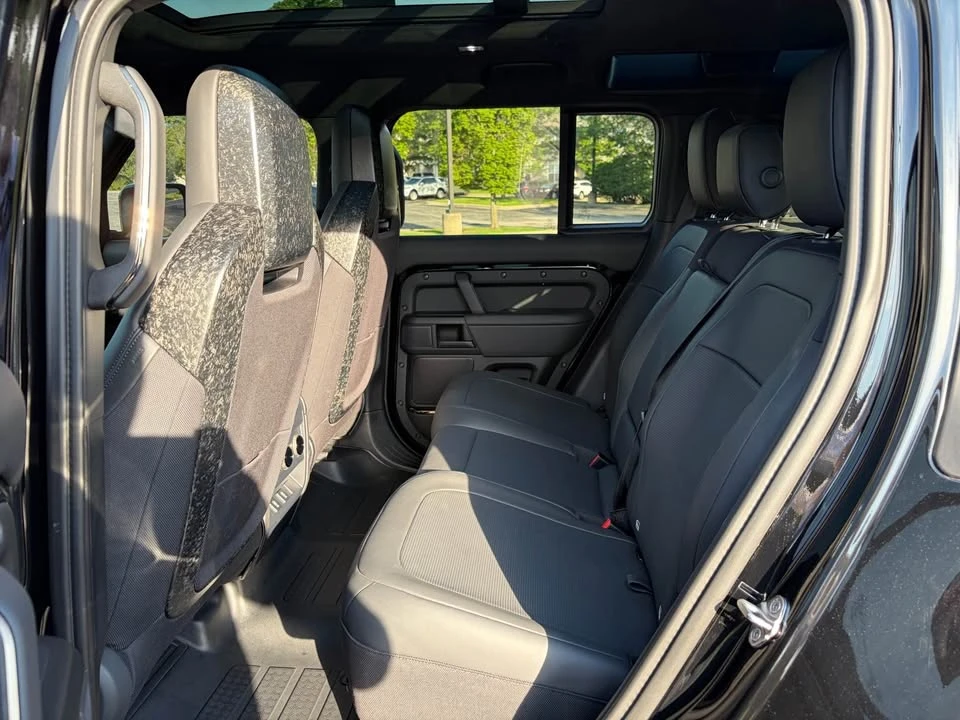 2026 Land Rover Defender Octa - Image 9 of 12