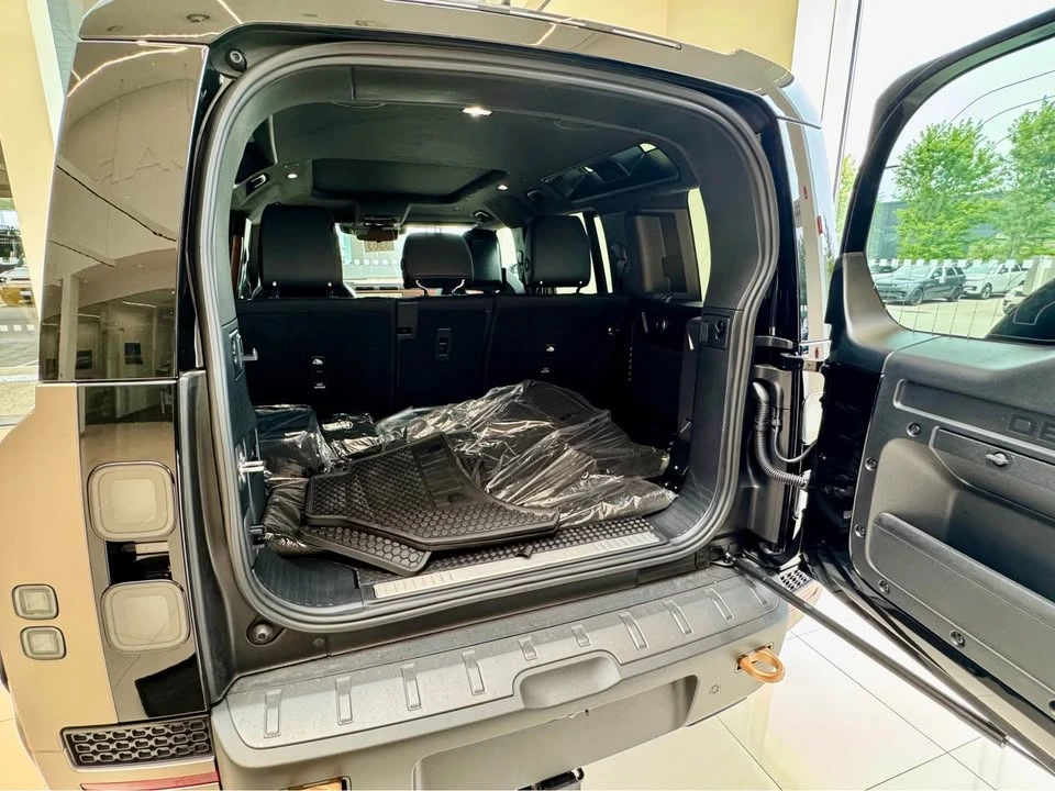 2026 Land Rover Defender Octa - Image 6 of 9