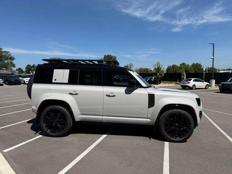 2026 Land Rover Defender Octa - Image 4 of 8