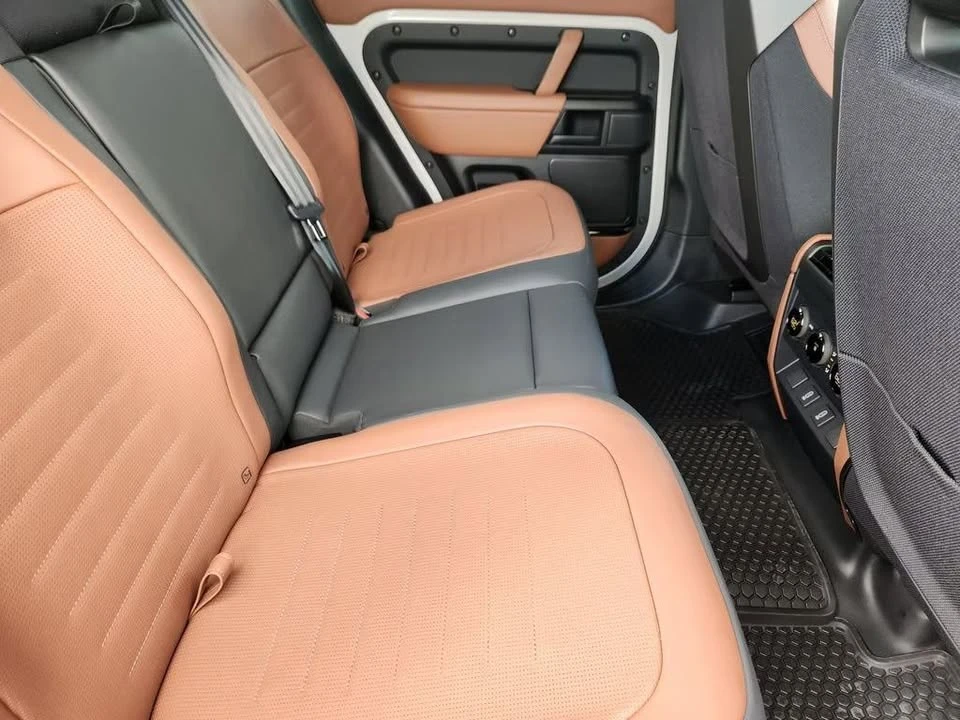 2026 Land Rover Defender Octa - Image 19 of 20