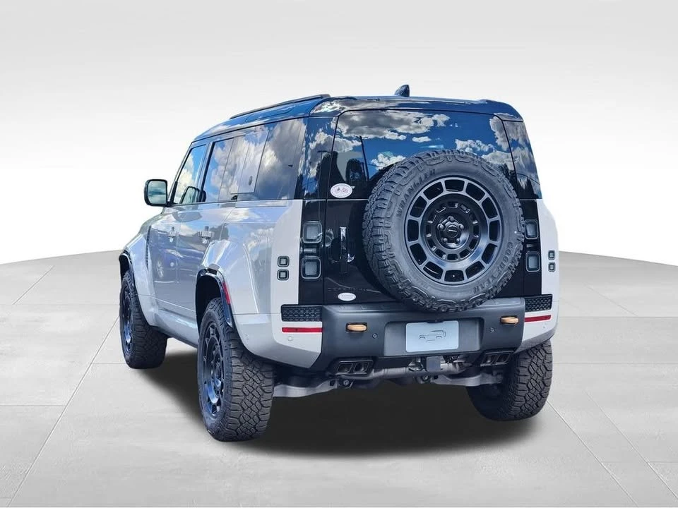 2026 Land Rover Defender Octa - Image 5 of 20