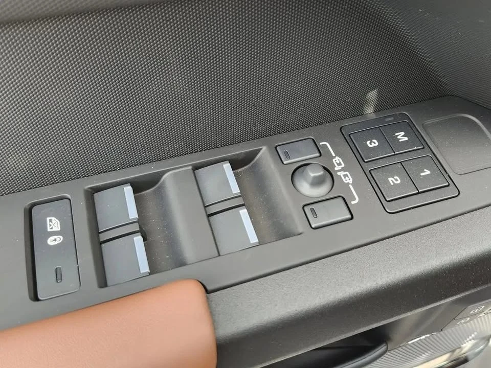 2026 Land Rover Defender Octa - Image 8 of 20