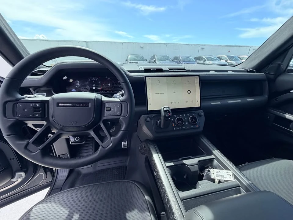 2026 Land Rover Defender Octa - Image 11 of 13