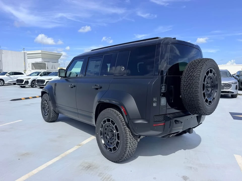 2026 Land Rover Defender Octa - Image 7 of 13