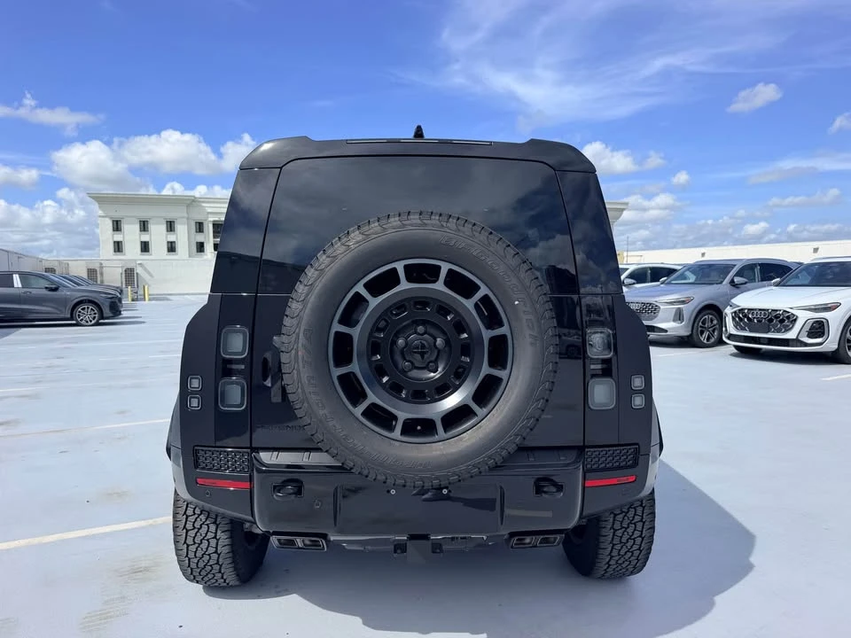 2026 Land Rover Defender Octa - Image 6 of 13