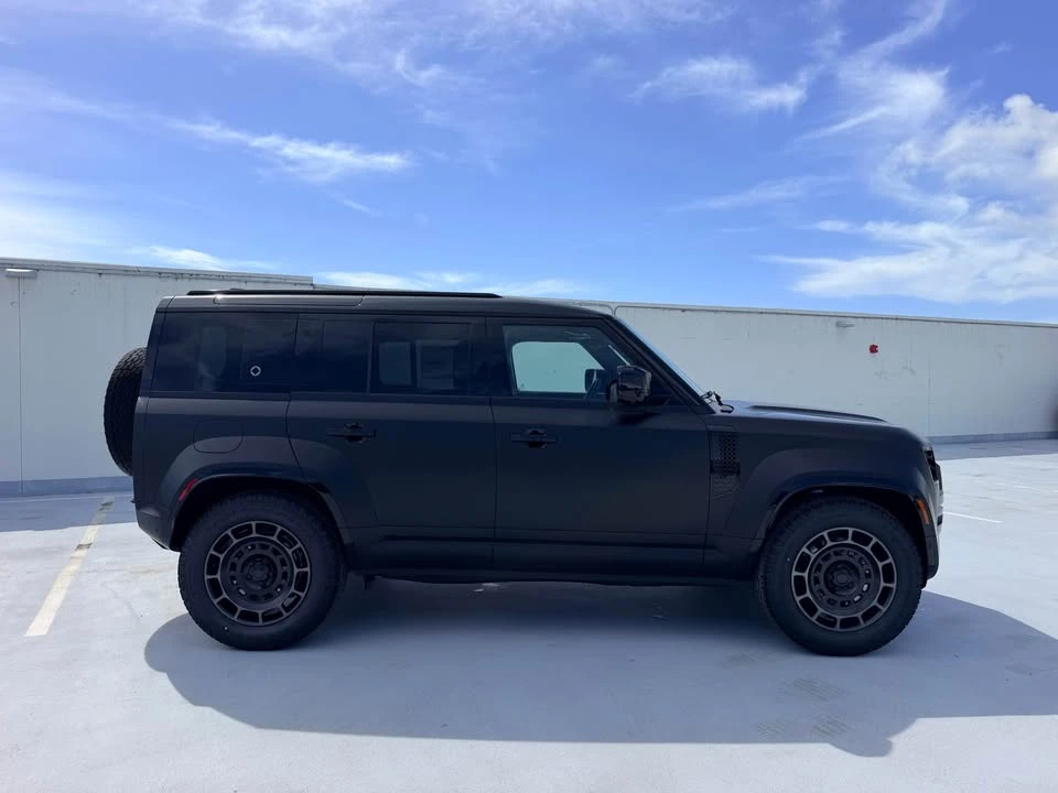2026 Land Rover Defender Octa - Image 4 of 13