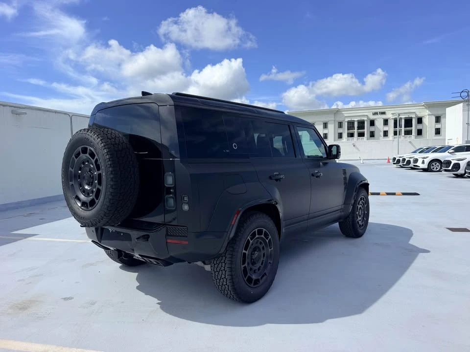 2026 Land Rover Defender Octa - Image 5 of 13